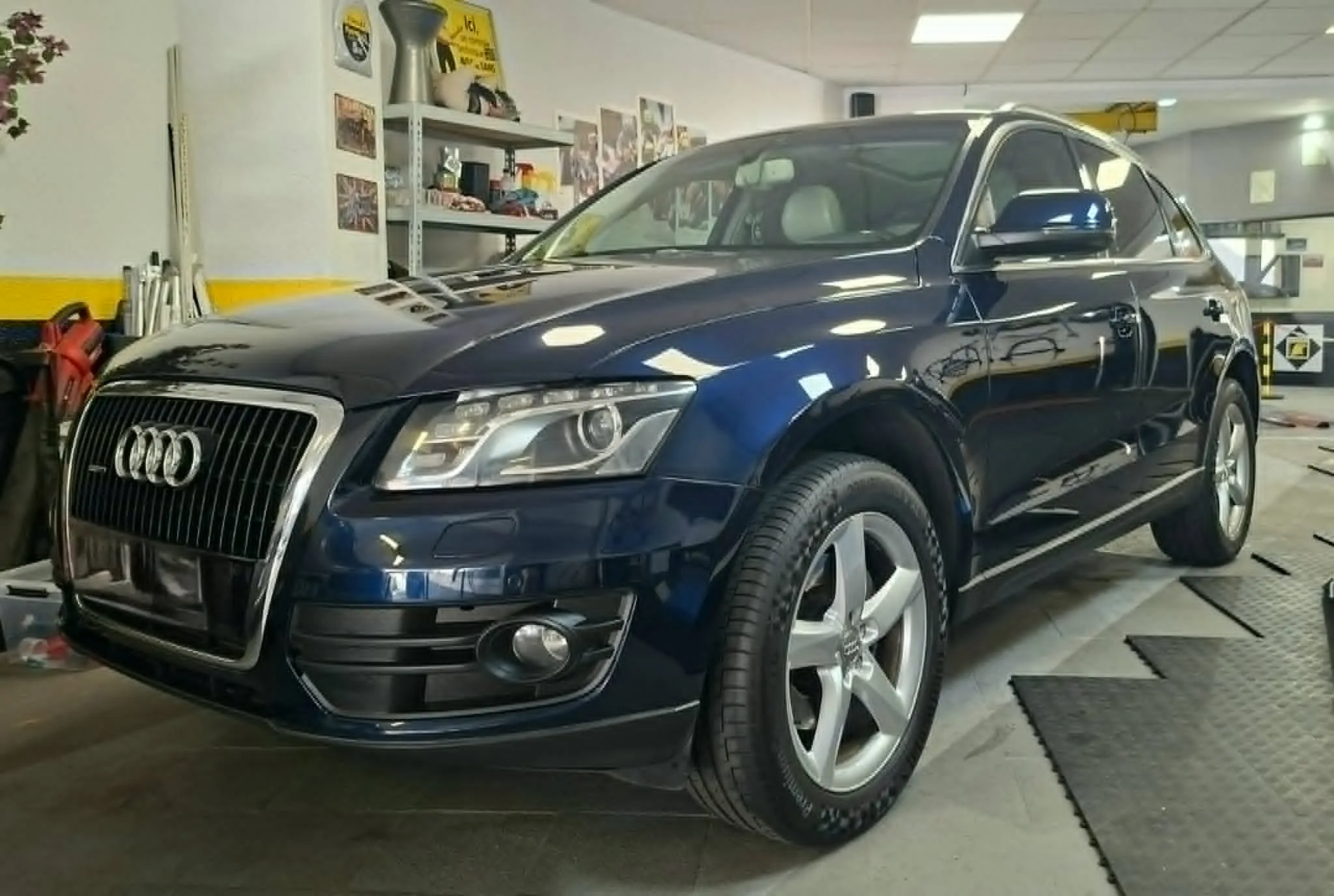 Audi Q5 bleue après préparation en atelier