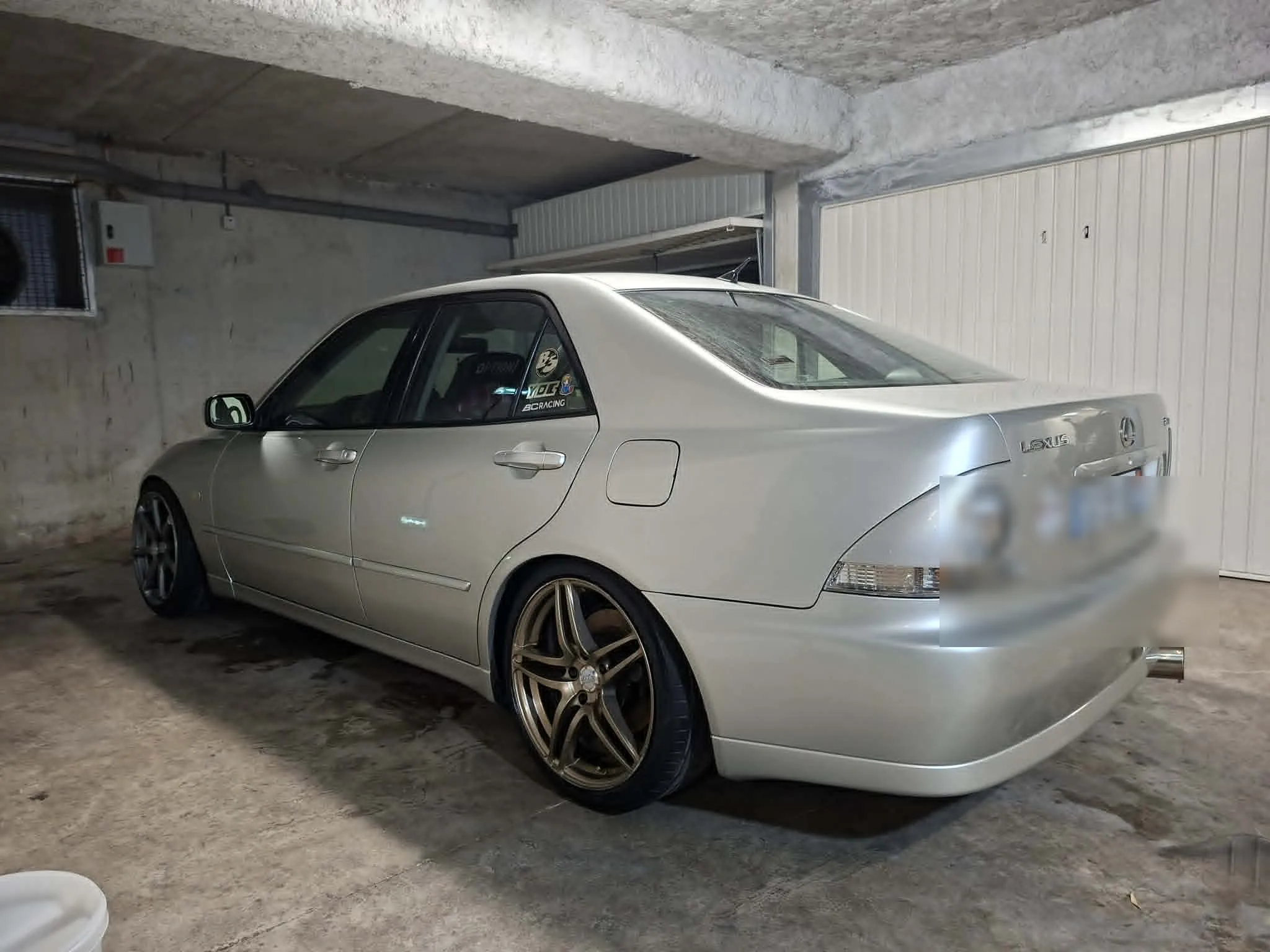 Lexus IS tunée après nettoyage complet en box